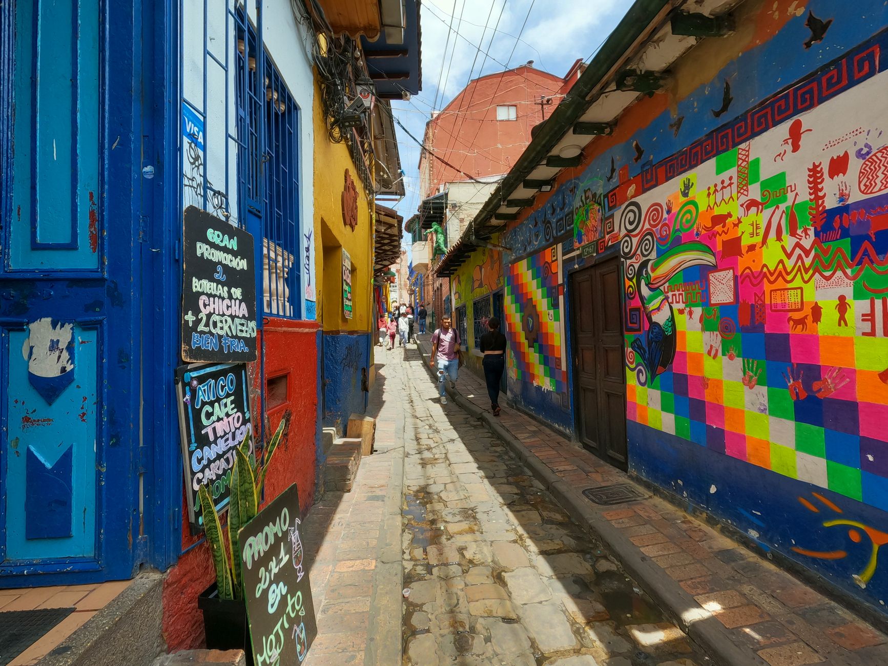 La Candelaria neighborhood and its street art