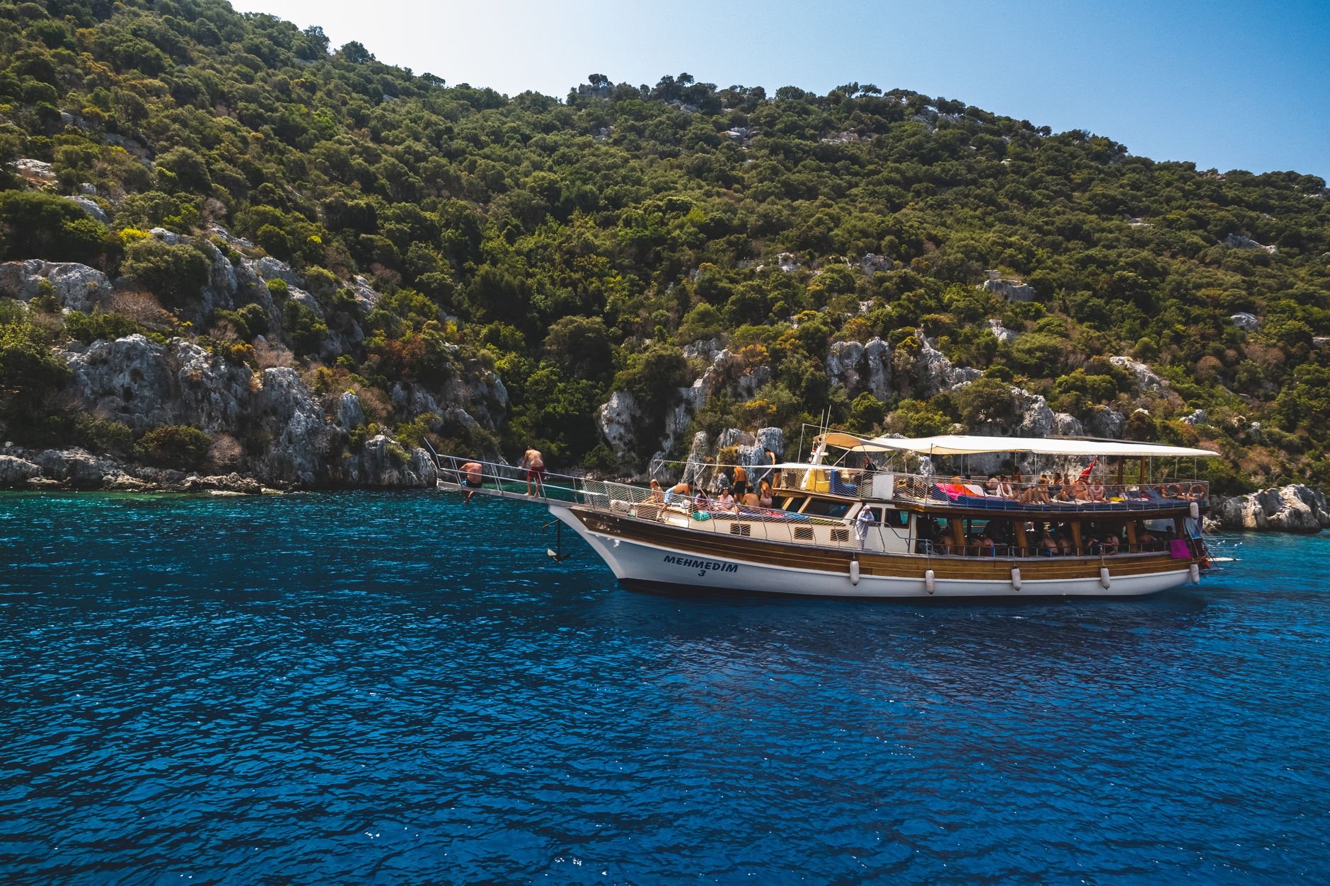 Island-hopping by cruise or daily boat